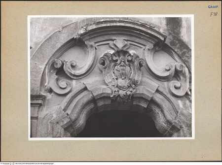 Vorderseite von Sopr. BAS NA [https://rightsstatements.org/page/CNE/1.0/] Sant'Agostino degli Scalzi - Detail der Dekoration, bh201640_recto. Foto.