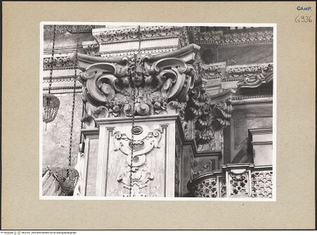 Vorderseite von Sopr. BAS NA [https://www.deutsche-digitale-bibliothek.de/content/lizenzen/rv-ez/] Santa Maria delle Anime del Purgatorio - Langhaus, Wandpfeiler und Kapitell, bh201661_recto. Foto.