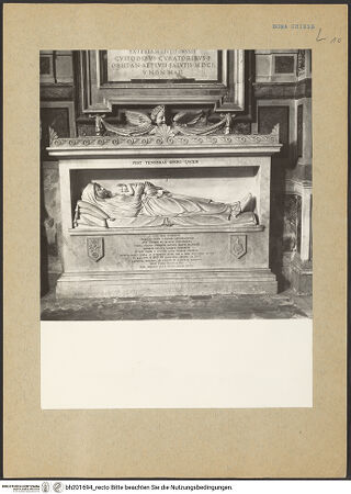 Vorderseite von Sopr.Mon.Laz. [https://www.deutsche-digitale-bibliothek.de/content/lizenzen/rv-ez/] Grabmal der Teresa Pelzer - Detail: Porträtmedaillon, bh201694_recto. Foto.