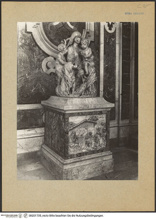 Vorderseite von Sopr. Mon. Laz. [https://www.deutsche-digitale-bibliothek.de/content/lizenzen/rv-ez/] Heilige Familie, darunter Sockel mit Anbetung der Könige - , bh201705_recto. Foto.