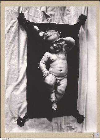 Vorderseite von ICCD [https://www.deutsche-digitale-bibliothek.de/content/lizenzen/rv-ez/] Die Geburt (Kind auf einem Kissen) - , bh201805_recto. Foto.