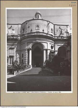 Vorderseite von Alinari [https://www.deutsche-digitale-bibliothek.de/content/lizenzen/rv-ez/] Santa Maria Egiziaca a Pizzofalcone - Fassade, bh201961_recto. Foto.