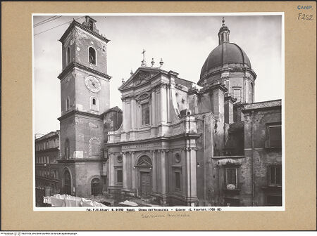 Vorderseite von Alinari [https://www.deutsche-digitale-bibliothek.de/content/lizenzen/rv-ez/] Santissima Annunziata - Fassade (Seitenansicht), bh201963_recto. Foto.