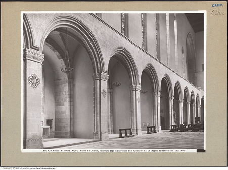 Vorderseite von Alinari [https://www.deutsche-digitale-bibliothek.de/content/lizenzen/rv-ez/] Santa ChiaraLinke Arkade (Nordostliche Kapellenreihe) - Ansicht von Nordwesten, bh201969_recto. Foto.