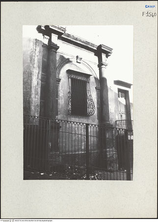 Vorderseite von Bösel, Richard [https://www.deutsche-digitale-bibliothek.de/content/lizenzen/rv-fz/] Complesso della Santissima Trinità delle Monache - Portal (?), bh202710_recto. Foto: Bösel, Richard.