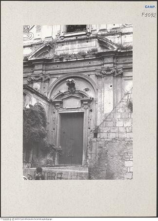 Vorderseite von Bösel, Richard [https://www.deutsche-digitale-bibliothek.de/content/lizenzen/rv-fz/] Santa Maria MaggioreHauptfassadeHauptportal - Gesamtansicht, bh202717_recto. Foto: Bösel, Richard.