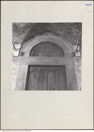 Vorderseite von Bibliotheca Hertziana [https://www.deutsche-digitale-bibliothek.de/content/lizenzen/rv-fz/] Hauptportal - Teilansicht, bh202722_recto. Foto: Lehmann-Brockhaus, Otto.