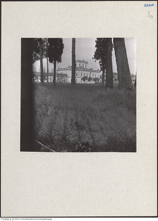 Vorderseite von Bibliotheca Hertziana [https://www.deutsche-digitale-bibliothek.de/content/lizenzen/rv-fz/] Tenuta di Carditello - Casino Reale, Schrägansicht, bh202731_recto. Foto: Lehmann-Brockhaus, Otto.