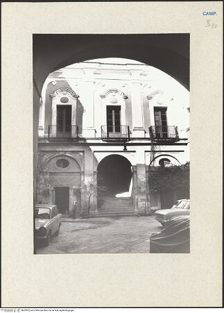Vorderseite von Bibliotheca Hertziana [https://www.deutsche-digitale-bibliothek.de/content/lizenzen/rv-fz/] Palazzo della Pretura - Innenhof, bh202922_recto. Foto.