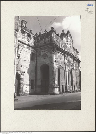 Vorderseite von Bibliotheca Hertziana [https://www.deutsche-digitale-bibliothek.de/content/lizenzen/rv-fz/] Santa Maria delle Dame Monache - Fassade von schräg links, bh202929_recto. Foto.