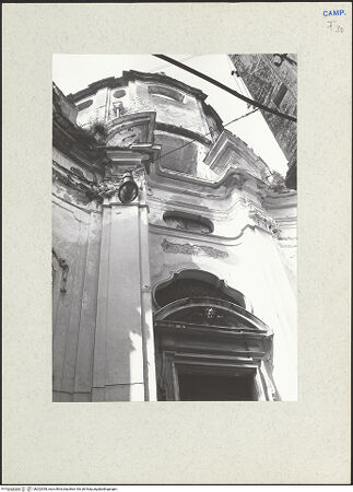 Vorderseite von Bibliotheca Hertziana [https://www.deutsche-digitale-bibliothek.de/content/lizenzen/rv-fz/] Chiesa della Carità - Fassade, Teilansicht, bh202938_recto. Foto.