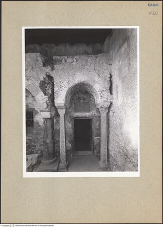 Vorderseite von Courtauld Institute of Art [https://www.deutsche-digitale-bibliothek.de/content/lizenzen/rv-ez/] Basilica dei Santi MartiriNordvorbau - Portalvorbau, Detail, bh202994_recto. Foto.