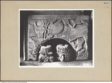 Vorderseite von Courtauld Institute of Art [https://www.deutsche-digitale-bibliothek.de/content/lizenzen/rv-ez/] Amboverkleidung mit Ochse und Löwe - Gesamtansicht, bh203000_recto. Foto.