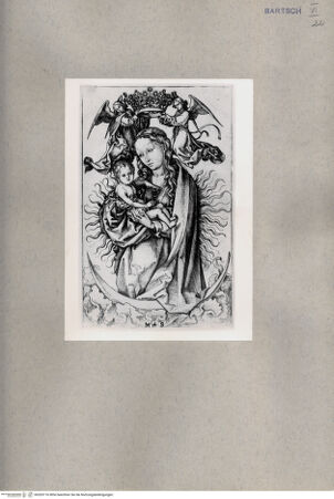 Vorderseite von  [http://creativecommons.org/publicdomain/mark/1.0/] Von zwei Engeln gekrönte Madonna - , bh203116. Foto.