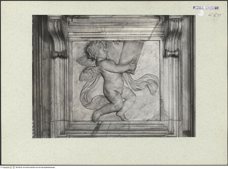 Vorderseite von ICCD [https://www.deutsche-digitale-bibliothek.de/content/lizenzen/rv-ez/] Putto mit Buch - Gesamtansicht, bh205253_recto. Foto.