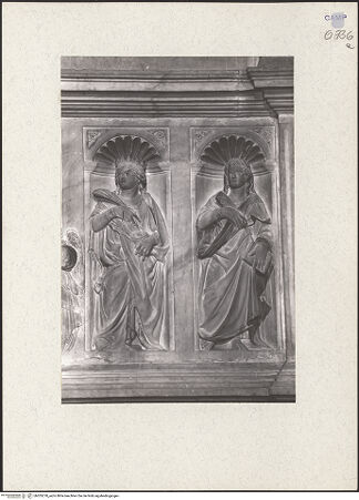 Vorderseite von Kühlenthal, Michael [https://www.deutsche-digitale-bibliothek.de/content/lizenzen/rv-ez/] Grabmal des Ruggiero Sanseverino (gest. 1433)Madonna und Heilige - Lucia und Johannes der Evangelist, bh205278_recto. Foto: Kühlenthal, Michael.