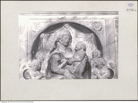 Vorderseite von Kühlenthal, Michael [https://www.deutsche-digitale-bibliothek.de/content/lizenzen/rv-ez/] Grabmal des Ruggiero Sanseverino (gest. 1433)Madonna und Heilige - Madonna, Detail, bh205279_recto. Foto: Kühlenthal, Michael.