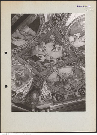 Vorderseite von Vasari, Giorgio [https://www.deutsche-digitale-bibliothek.de/content/lizenzen/rv-ez/] Personifikationen der Künste (Mitte) und Wissenschaften (Außenfelder)Mittelbild: Die Personifikationen des Disegno und der Künste Architektur, Malerei, Skulptur - , bh205465_recto. Foto.