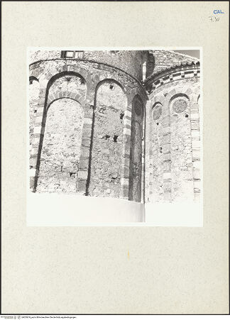 Vorderseite von Bibliotheca Hertziana [https://www.deutsche-digitale-bibliothek.de/content/lizenzen/rv-fz/] Santa Maria del PatireRückfassade mit Apsiden - Mittlere und rechte Apsis, Teilansicht, bh205676_recto. Foto: Lehmann-Brockhaus, Otto.