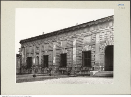 Vorderseite von Kunsthistorisches Institut der Universität Wien [https://www.deutsche-digitale-bibliothek.de/content/lizenzen/rv-ez/] Palazzo del TèNordfassade - Östliche Fensterachsen, aus Nordwesten, bh206488_recto. Foto: Lorenz, Wien.