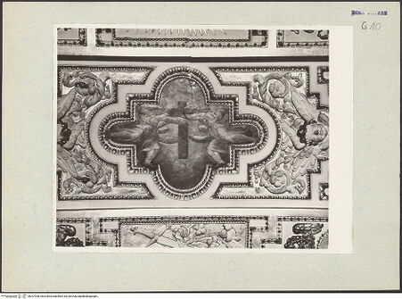 Vorderseite von unbekannt [https://www.deutsche-digitale-bibliothek.de/content/lizenzen/rv-ez/] Dekoration mit Darstellungen von Engeln mit den Arma ChristiEngel mit Kreuz - , bh207028_recto. Foto: Hutzel, Max.