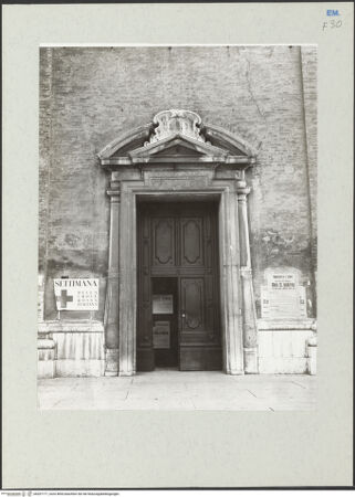 Vorderseite von Kunsthistorisches Institut der Universität Wien [https://www.deutsche-digitale-bibliothek.de/content/lizenzen/rv-ez/] Madonna della GhiaraHauptfassade zum Corso Giuseppe Garibaldi / Ostfassade - Detail: rechtes Nebenportal, bh207171_recto. Foto: Lorenz, Wien.