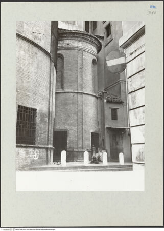 Vorderseite von Kunsthistorisches Institut der Universität Wien [https://www.deutsche-digitale-bibliothek.de/content/lizenzen/rv-ez/] Santa Maria Assunta & DuomoRückfront mit Apsis / Ostfassade - Nördliche Nebenapsis, bh207184_recto. Foto: Lorenz, Wien.