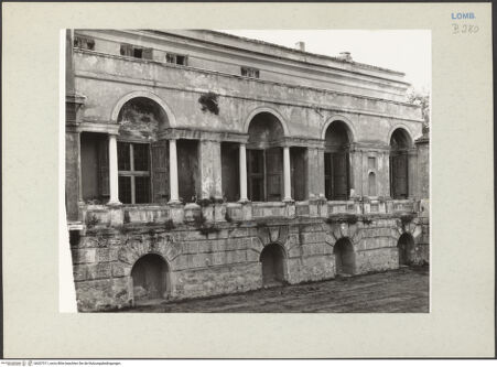 Vorderseite von Kunsthistorisches Institut der Universität Wien [https://www.deutsche-digitale-bibliothek.de/content/lizenzen/rv-ez/] Palazzo del TèGartenfassade / Ostfassade - Nördliche Loggia aus Südosten, bh207311_recto. Foto: Lorenz, Wien.
