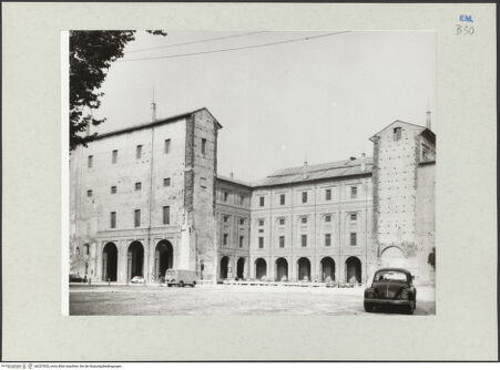 Vorderseite von Kunsthistorisches Institut der Universität Wien [https://www.deutsche-digitale-bibliothek.de/content/lizenzen/rv-ez/] Palazzo della Pilotta - Ansicht von Nordosten, bh207833_recto. Foto: Lorenz, Wien.