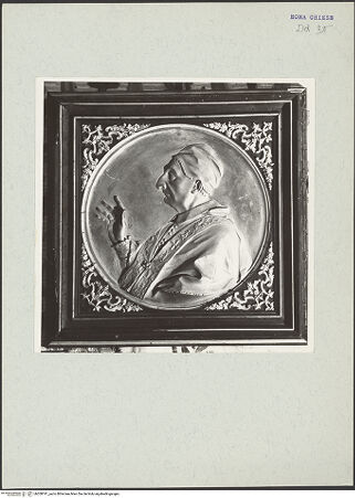 Vorderseite von unbekannt [https://www.deutsche-digitale-bibliothek.de/content/lizenzen/rv-ez/] Bildnismedaillon Papst Benedikt XIII. - , bh208191_recto. Foto: Hutzel, Max.