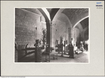 Vorderseite von Sopr. BAS NA [https://www.deutsche-digitale-bibliothek.de/content/lizenzen/rv-ez/] Palazzo Como (Cuomo) - Atrium (nach dem Zweiten Weltkrieg), bh208197_recto. Foto.