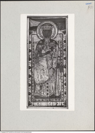 Vorderseite von unbekannt [https://www.deutsche-digitale-bibliothek.de/content/lizenzen/rv-ez/] Madonna - Gesamtansicht (vor der Restaurierung), bh209925_recto. Foto.