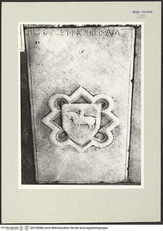 Vorderseite von Arte Fotografica [https://www.deutsche-digitale-bibliothek.de/content/lizenzen/rv-ez/] Grabplatte eines Unbekannten - , bh210689_recto. Foto.