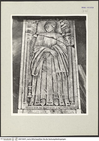 Vorderseite von Arte Fotografica [https://www.deutsche-digitale-bibliothek.de/content/lizenzen/rv-ez/] Grabplatte von Joh. Cardinalis Mopinensi - , bh210691_recto. Foto.