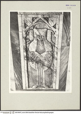 Vorderseite von Arte Fotografica [https://www.deutsche-digitale-bibliothek.de/content/lizenzen/rv-ez/] Grabplatte eines Kanonikers - , bh210697_recto. Foto.