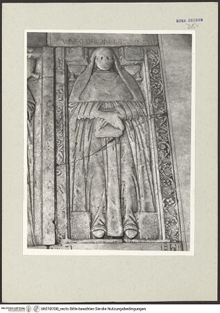 Vorderseite von Arte Fotografica [https://www.deutsche-digitale-bibliothek.de/content/lizenzen/rv-ez/] Grabplatte eines Klerikers - , bh210700_recto. Foto.