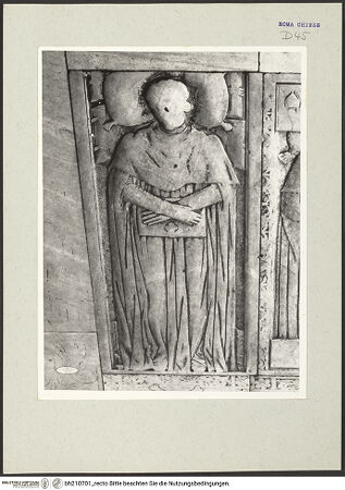 Vorderseite von Arte Fotografica [https://www.deutsche-digitale-bibliothek.de/content/lizenzen/rv-ez/] Grabplatte eines Klerikers - , bh210701_recto. Foto.