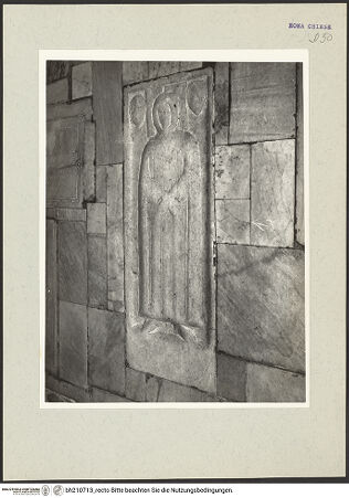 Vorderseite von Arte Fotografica [https://www.deutsche-digitale-bibliothek.de/content/lizenzen/rv-ez/] Grabplatte eines Verstorbenen - , bh210713_recto. Foto.