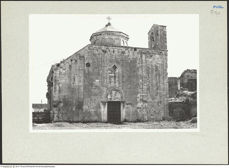 Vorderseite von Schäfer-Schuchardt, Horst [https://www.deutsche-digitale-bibliothek.de/content/lizenzen/rv-ez/] San Leonardo di SipontoAußenbauWestfassade - Ansicht von Westen, bh211178_recto. Foto: Schäfer-Schuchardt, Horst.