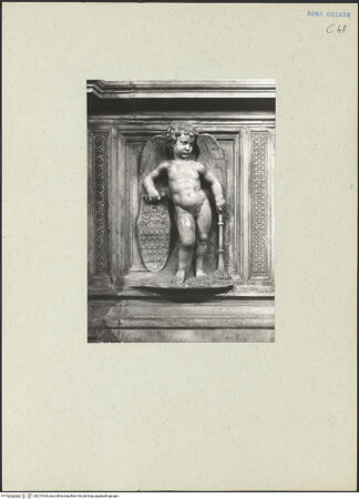 Vorderseite von ICCD [https://www.deutsche-digitale-bibliothek.de/content/lizenzen/rv-ez/] Grabmal für Kardinal Giovanni Michiel und Bischof Antonio Orso - Sockel: Putto rechts, bh217644_recto. Foto.