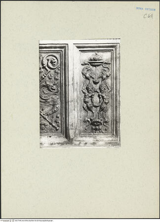 Vorderseite von ICCD [https://www.deutsche-digitale-bibliothek.de/content/lizenzen/rv-ez/] Grabmal für Kardinal Giovanni Michiel und Bischof Antonio Orso - Pilaster: Kandelabergroteske mit Satyrn, bh217646_recto. Foto.
