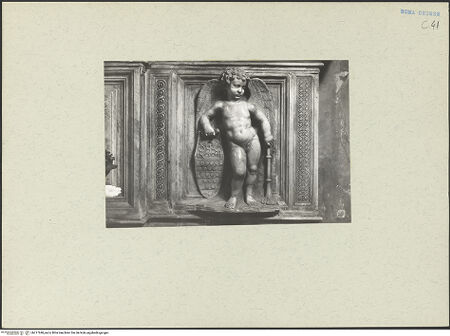 Vorderseite von ICCD [https://www.deutsche-digitale-bibliothek.de/content/lizenzen/rv-ez/] Grabmal für Kardinal Giovanni Michiel und Bischof Antonio Orso - Sockel: Putto rechts, bh217648_recto. Foto.