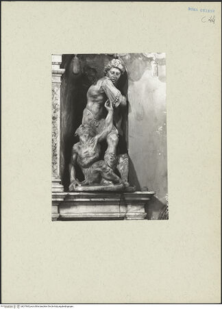 Vorderseite von ICCD [https://www.deutsche-digitale-bibliothek.de/content/lizenzen/rv-ez/] Grabmal für Kardinal Giovanni Michiel und Bischof Antonio Orso - Rechter Pilaster: Hl. Erzengel Michael, bh217665_recto. Foto.