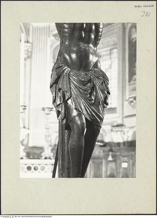 Vorderseite von ICCD [https://www.deutsche-digitale-bibliothek.de/content/lizenzen/rv-ez/] Kreuz mit Corpus - Kruzifix außerhalb der Altarädikula, Detail: Lendentuch, bh217691_recto. Foto.