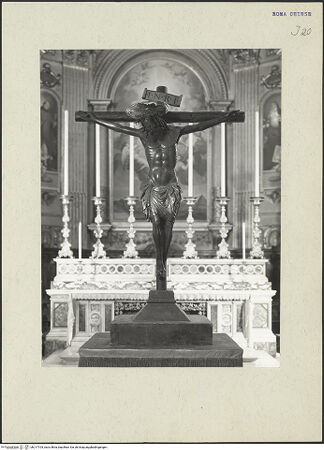 Vorderseite von ICCD [https://www.deutsche-digitale-bibliothek.de/content/lizenzen/rv-ez/] Kreuz mit Corpus - Kruzifix außerhalb der Altarädikula, Frontalansicht, bh217705_recto. Foto.