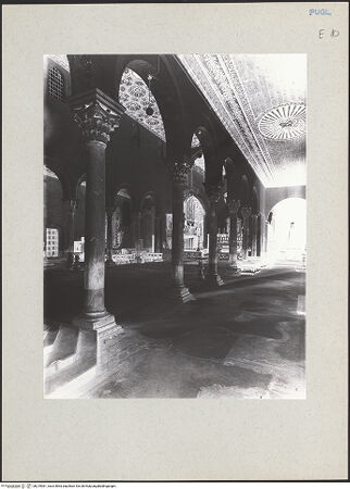 Vorderseite von ICCD [https://www.deutsche-digitale-bibliothek.de/content/lizenzen/rv-ez/] CattedraleSüdseitenschiff und Pfeiler der südlichen Arkade - Blick von Südwesten, bh219061_recto. Foto.