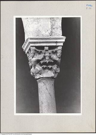 Vorderseite von Claussen, Peter Cornelius [https://www.deutsche-digitale-bibliothek.de/content/lizenzen/rv-fz/] Kapitelle der NordarkadeKapitell 4 - Detail, bh219591_recto. Foto: Claussen, Peter Cornelius.