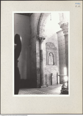 Vorderseite von Claussen, Peter Cornelius [https://www.deutsche-digitale-bibliothek.de/content/lizenzen/rv-fz/] CattedraleSüdseitenschiff und Pfeiler der südlichen Arkade - Südwestlicher Wandpfeiler, bh219596_recto. Foto: Claussen, Peter Cornelius.