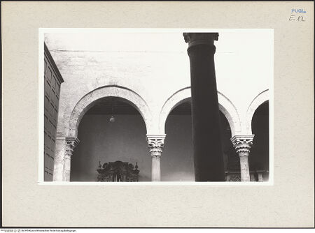 Vorderseite von Claussen, Peter Cornelius [https://www.deutsche-digitale-bibliothek.de/content/lizenzen/rv-fz/] CattedraleMittelschiff - Nordarkade, Detail von Süden, bh219598_recto. Foto: Claussen, Peter Cornelius.