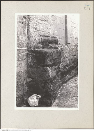 Vorderseite von Claussen, Peter Cornelius [https://www.deutsche-digitale-bibliothek.de/content/lizenzen/rv-fz/] CattedraleNordfassade - Detail, Ostpilaster der Krypta, bh219605_recto. Foto: Claussen, Peter Cornelius.